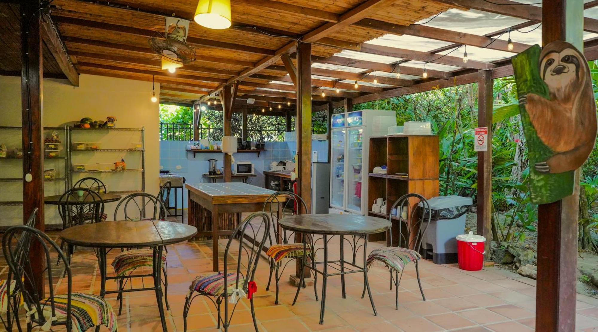 El Clan Hostel Puerto Viejo de Talamanca Exteriör bild