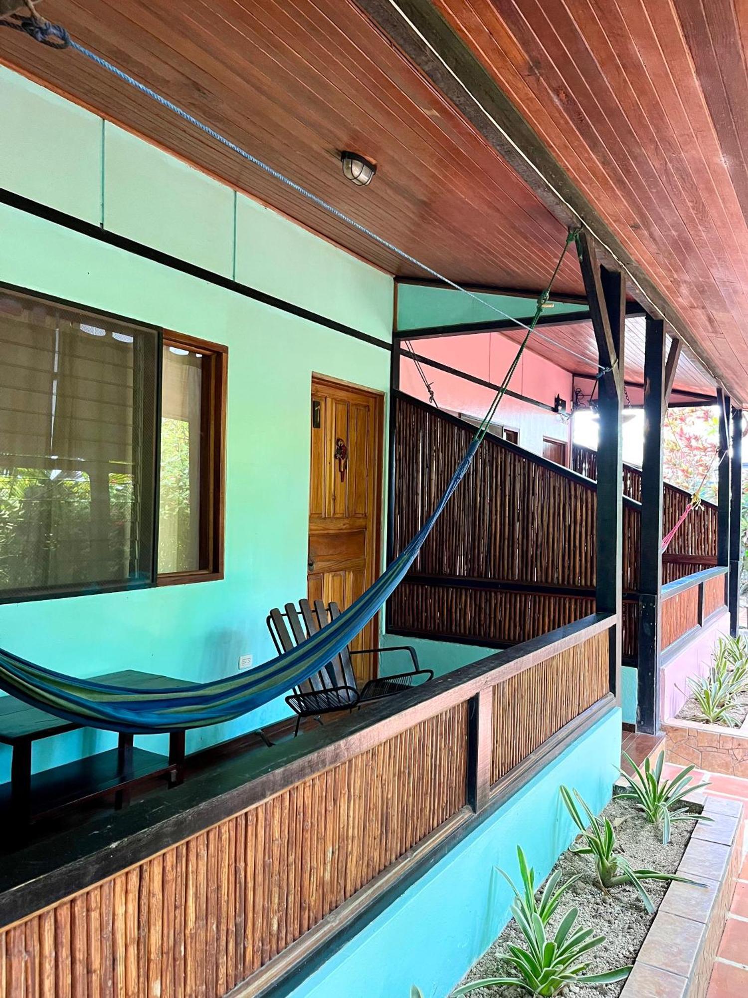 El Clan Hostel Puerto Viejo de Talamanca Exteriör bild